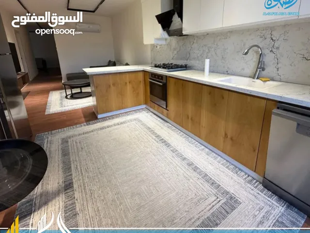 شقه مميزة جدا تجمع بين الراحة و الفخامة بموقعها المميز قرب كل الخدمات ضاحيه الريحان