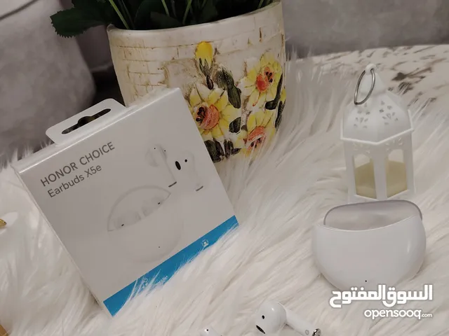 سماعات AirPods – صوت لا حدود له! اكتشف عالمًا من الصوت النقي مع AirPods، حيث التكنولوجيا تلتق