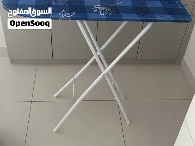 طاولة كي متوسطة الحجم خشب بحالة ممتازة