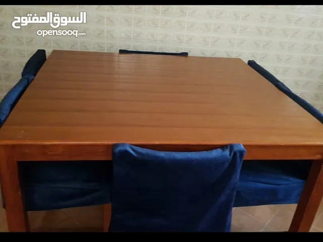 طاوله طعام ل 6 اشخاص نظيفه جدا