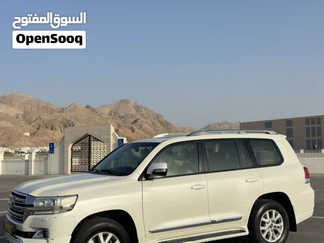 تويوتا لاندكروزر GXR 2016 v8