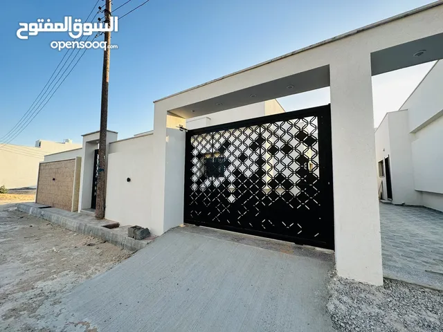 165 m2 3 Bedrooms Townhouse for Sale in Tripoli Al-Baesh