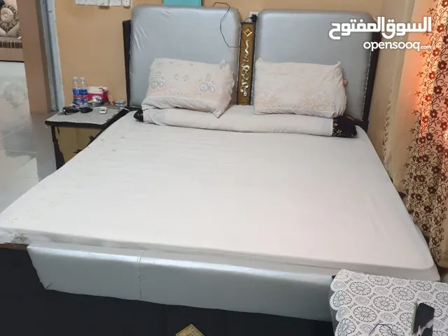 سرير غرفة نوم حجم كبير حالة جيدة