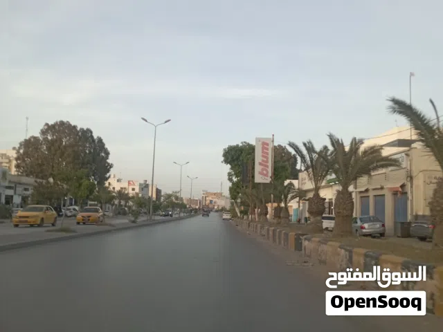 أرض تجارية في الحشان.. موقع ممتاز للبيع .. اقرأ الإعلان اكويس