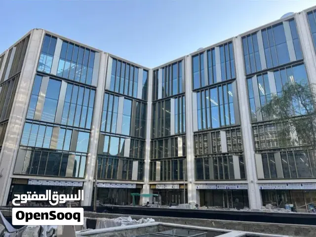 عيادة للبيع علي شارع ال 90 في قلب الجولدن سكوير بالتجمع الخامس بالتقسيط