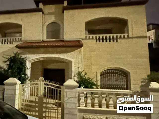 فيلا للبيع في منطقه صردا في  الحي الدوماسي   سردا  3 طوابق الارض 750متر  السعر 750 الف دولار