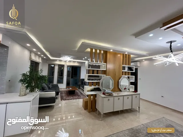 شقة مميزة بإطلالة رائعة وموقع ممتاز مفروشة بالكامل وبتطشيب شخصي جديد وعمارة جديدة