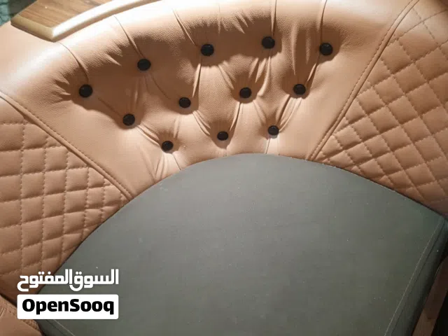 ميز طعام كورنر تركي يحتوي مخزن كما في الصور  للبيع