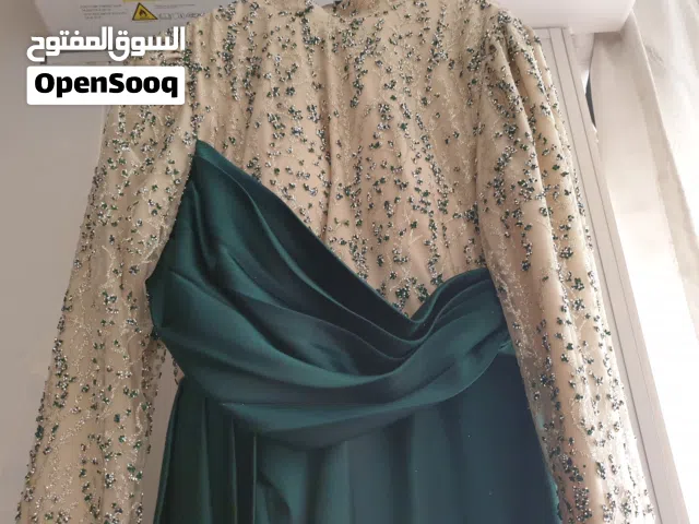فستان حفلات انيق مستعمل مره واحده بحاله ممتازة السعر قابل للتفاوض