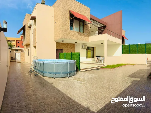 مبنى سياحى سكنى. على البحر مباشرة فى مدينة لبدة الخمس .