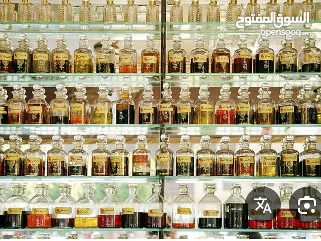بحاجه الى زجاج عرض عطور ذهبي او كريستال لتأسيس واجة عطور بالمحل .