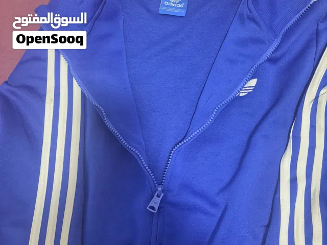 أناقة رياضية كلاسيكية - جاكيت أديداس زرقاء أصلية (بحالة مميزة) استعمال خفيف جودة جيدة