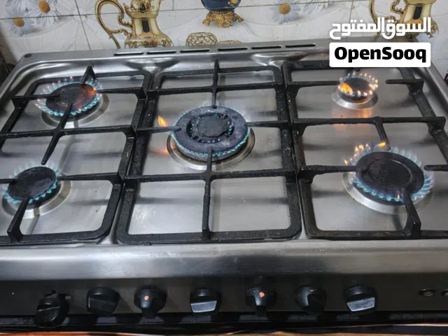 طباخ ب5 عيون للبيع شغاله وما بيها اي مشاكل فقط جامة الفرن مكسورة وشايلينها