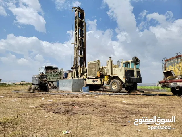 حفار T4 مجمرك ومرخص مستخدم نظيف جدا على الضمان اثنين جسور مع توابعة