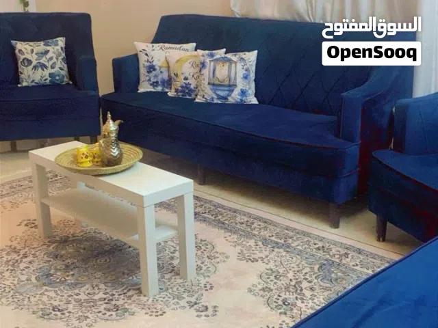كنب ازرق فاخر مع سجاد وستاره وطاولة