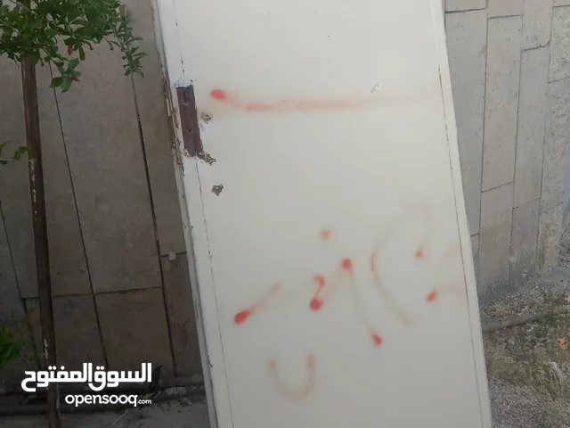 باب حديد بحاله ممتازه يضبط لباب مزرعه ثقيل