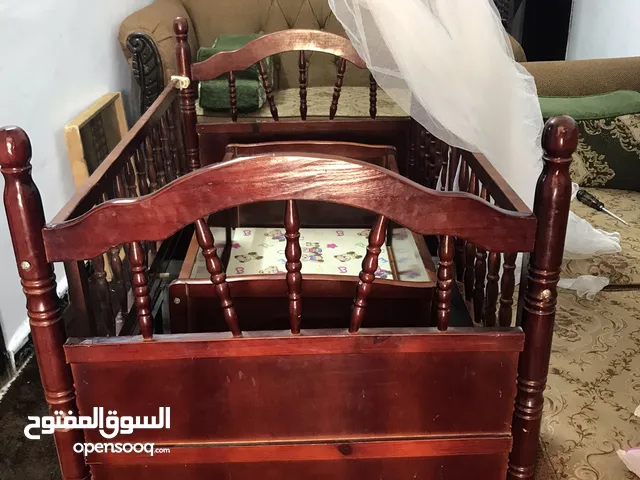 تخت اطفال حجم جامبو +هزاز +نموسية شبه وكاله ولاخدش