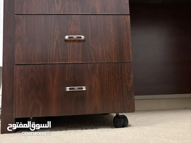 مكتب و كرسي مكتبي للجادين فقط