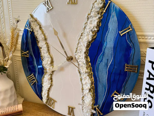 ساعات حائط مصنوعة من مادة الريزن ومصنوعة يدوياً شغل ايدي هاند ميد