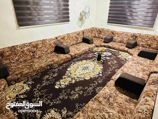 طقم مجلس ضغط عالي + سجادة + اباجورات عدد 2 ، بسعر مغري