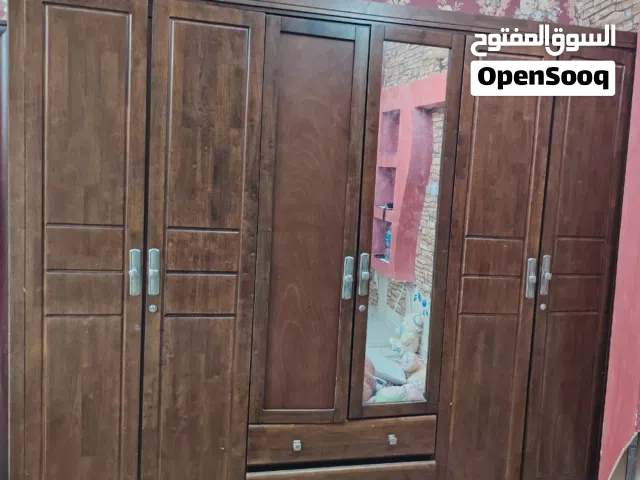 خزانة ملابس الخشب ماليزي في حاله جيده جدا