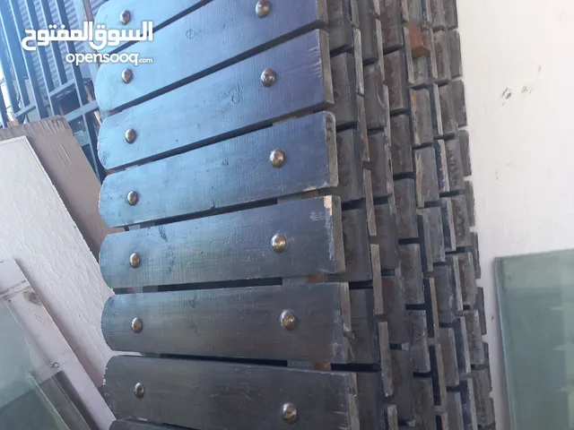 دربزين سور خارجي مع باب كراج حديد وخشب من الجهتين