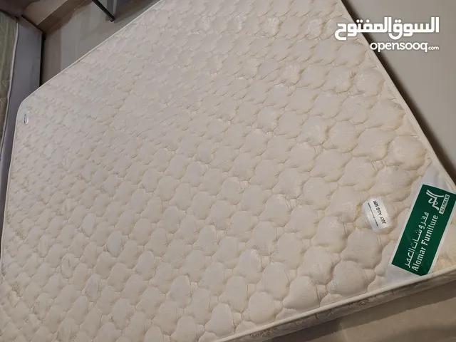 مرتبة 180x200سم من مفروشات العمر بحالة ممتازة ونظيفة