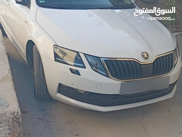 سكودا اوكتافيا ستيشن موديل 2020 لون ابيض