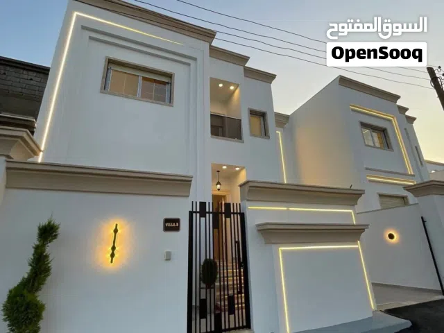 فيلا في عين زارة قرب مول الدبلوماسي بدروم ودور ارضي وملحق تشطيب الله يبارك
