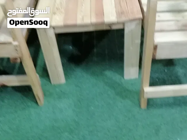 للبيع كراسي وطاولات خشبية