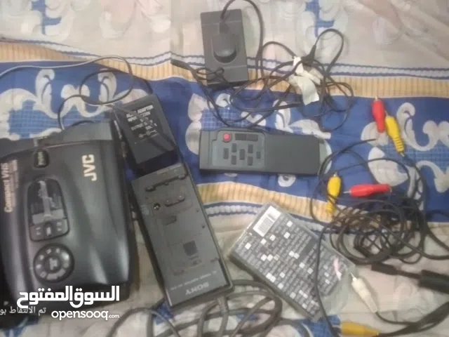 كاميرا compact VHS وكاميرا سونيsone وAPll TV جيل الثالث و Seagate 320 g و شواحن للكاميرات و شنطه