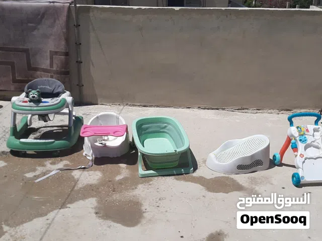 عرباية اطفال بانيو سيليكون ومشاية اطفال وكرسي طعام