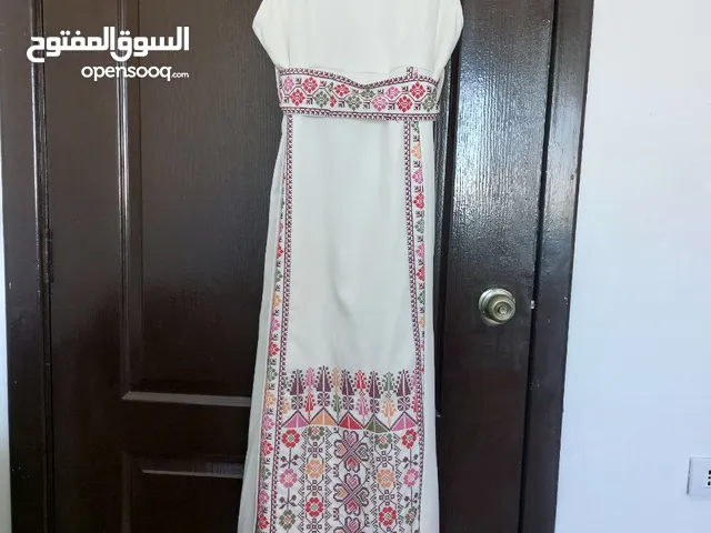 فستان ستان مطرز