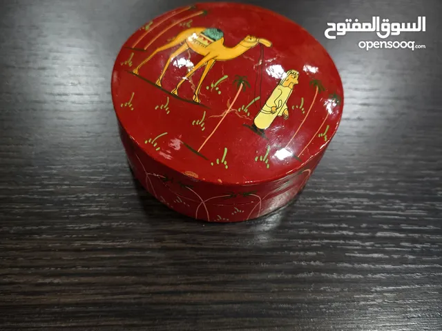 متوفر لدينا تحف شغل يدوي وتحف رخام وتحف خشبيه بالمختصر أشكال وألوان وانواع مختلفة بأسعار مناسبة