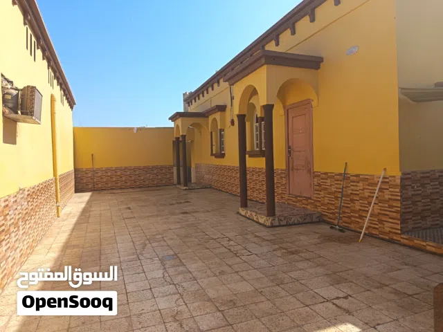 250 m2 2 Bedrooms Townhouse for Rent in Al Batinah Suwaiq