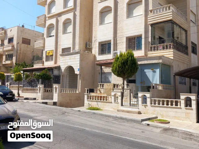 شقه في شارع الجامعه الاردنيه مقابل مستشفى وقريبه من بوابه الطب للجامعه الاردنيه