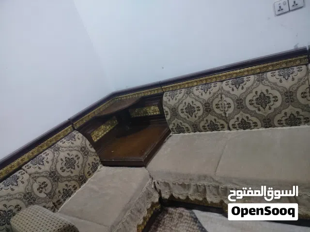 ديوان 17 مقعد  وزاويه نضيف جدا للبيع