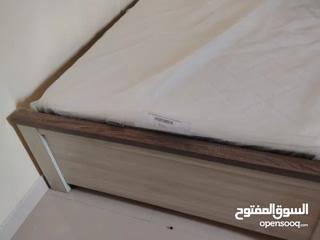 سرير جديد مع مرتبة طبية جديدة