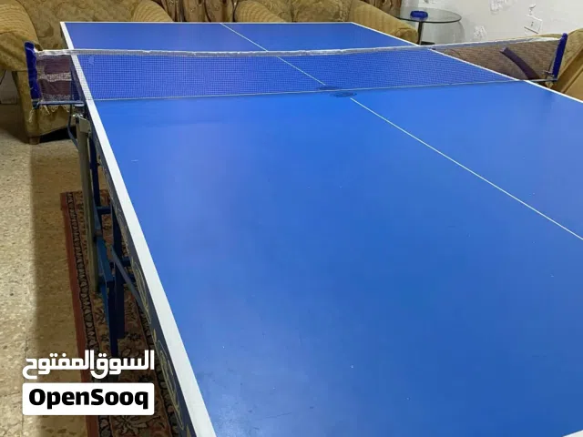 طاولة تنس بحالة جيده جدا مع ركتات