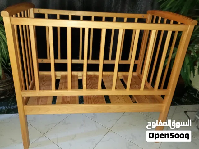 سرير اطفال رائع للبيع