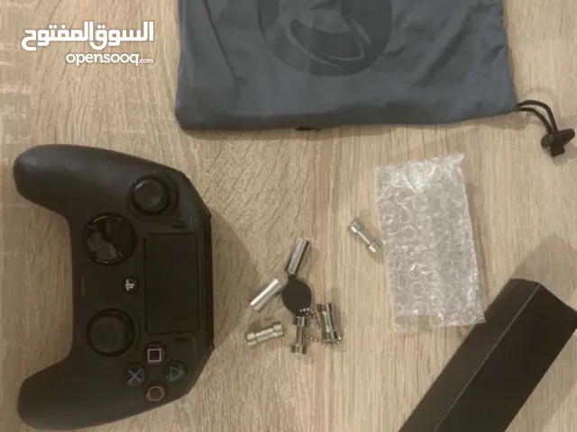 جهاز تحكم مطور من ( nacon ) المعروفة ، يعمل على البي سي و البلايستيشن بطرازاتها و على الأكس بوكس .