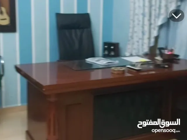 مكتب خشبي فاخر للبيع