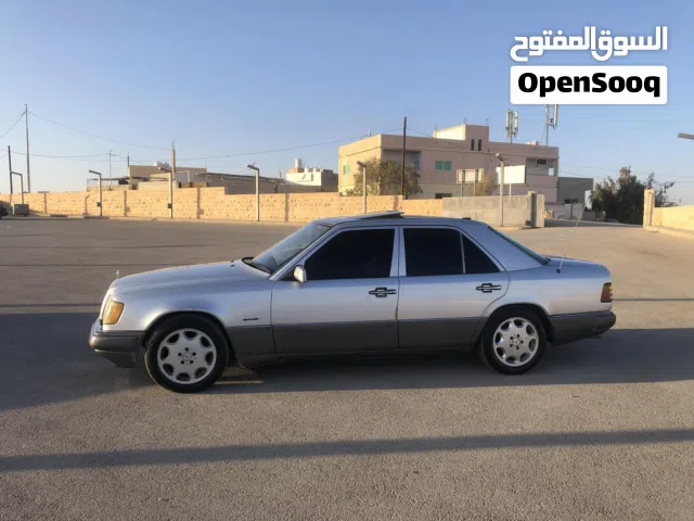 1990 Mercedes Benz E-Class E 200