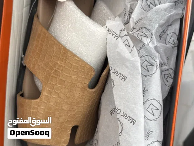 شبشب الون البني جديد