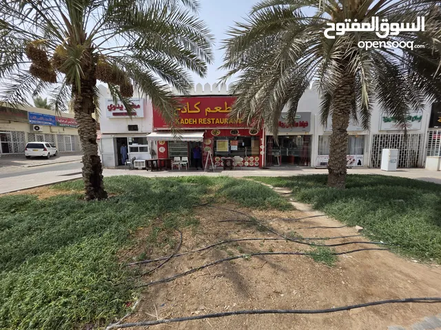 مطعم مأكولات وحلويات عربية واسيوية للبيع