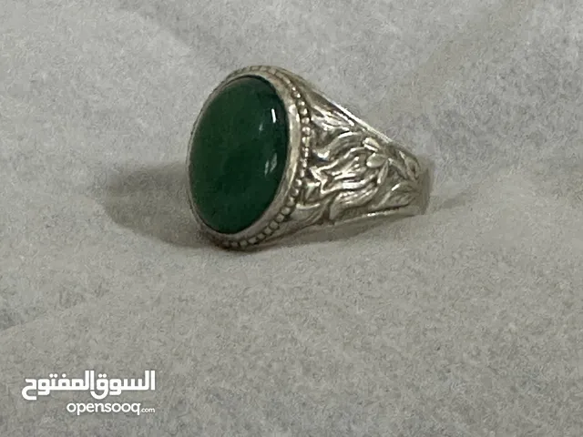 خاتم فضة عيار 925 بحجر جميل باللون الاخضر