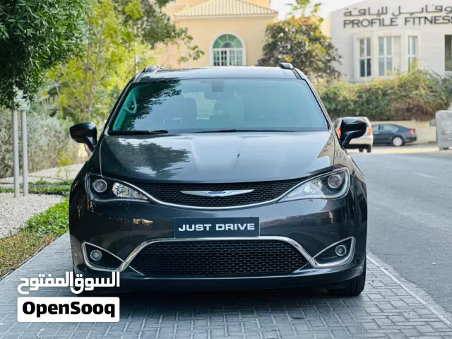 Chrysler Pacifica 2020 model spacious luxury 8 seat family SUV vehicle fully agency maintained