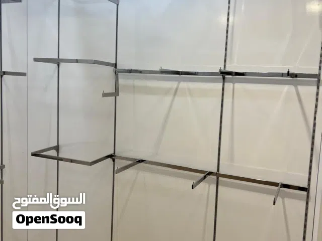 صالة عرض ملابس تامة بالمنضومة متاعتها