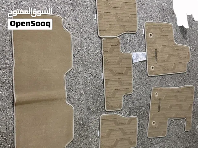 كاعيات وكتلوجات وأغراض اخرى مال لاندكروزر