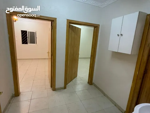 168 m2 3 Bedrooms Apartments for Rent in Al Riyadh Ishbiliyah